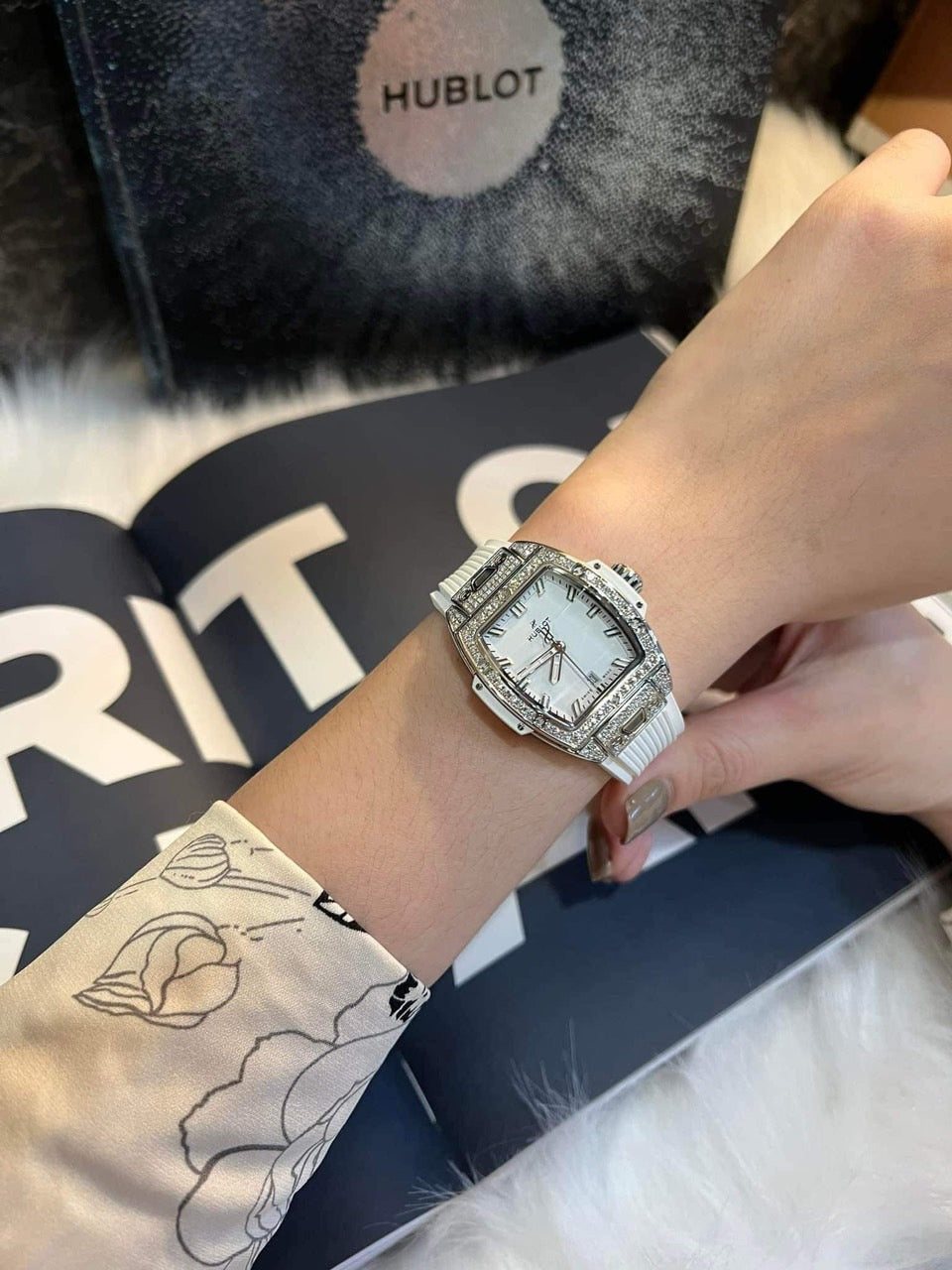 Đồng Hồ Hublot Spirit Pave White 32mm