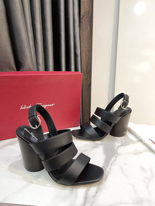 Sandal Salvatore New Size 7