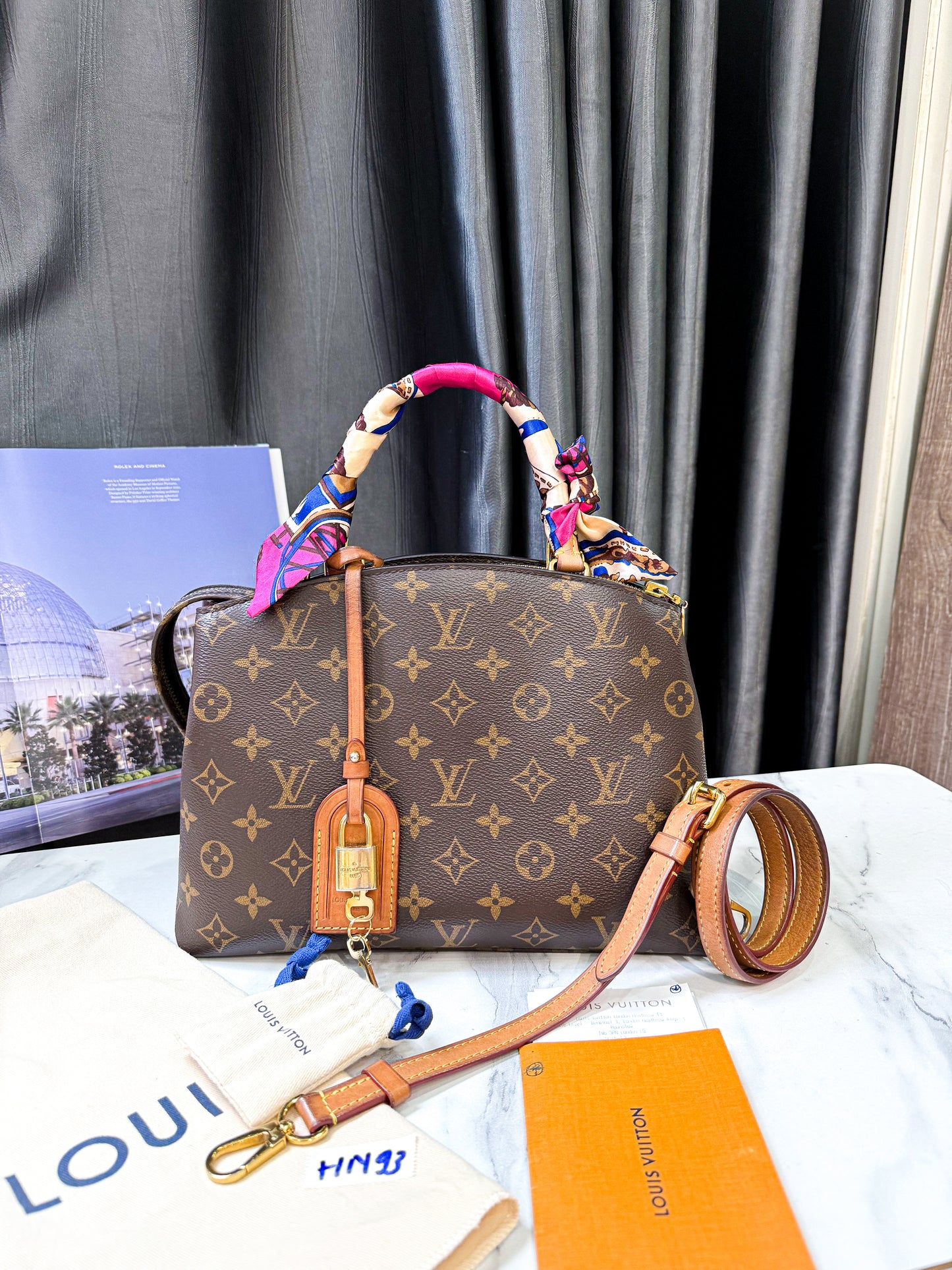 A A LV Petit Palais PM HN93