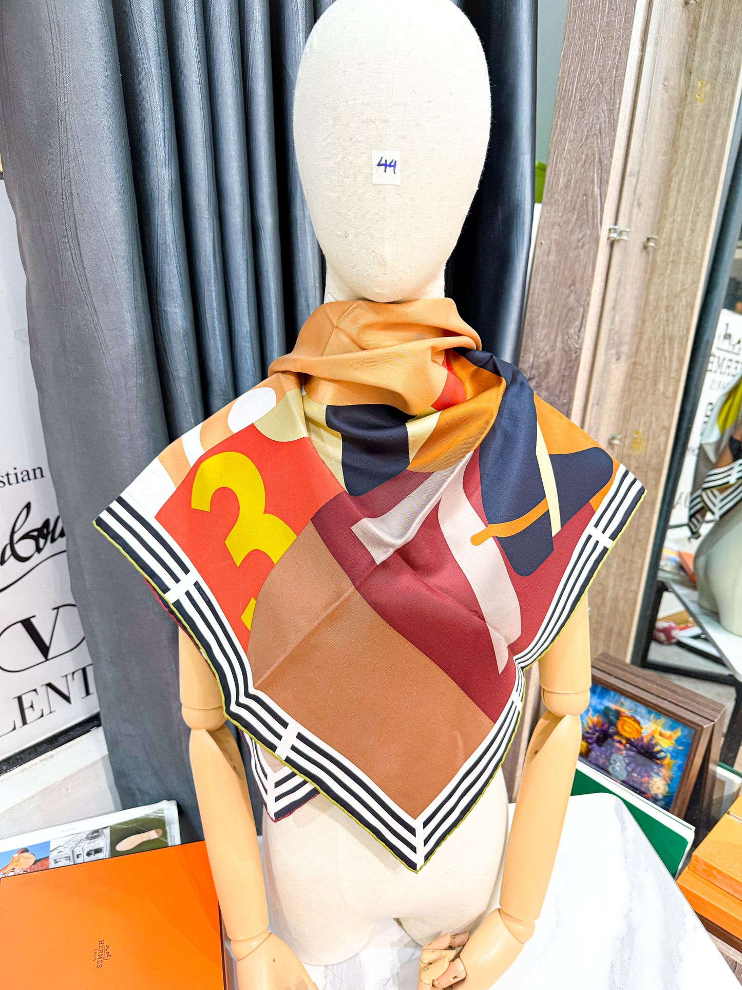 Khăn Lụa Hermes New Khổ 90x90 HN44 4/11