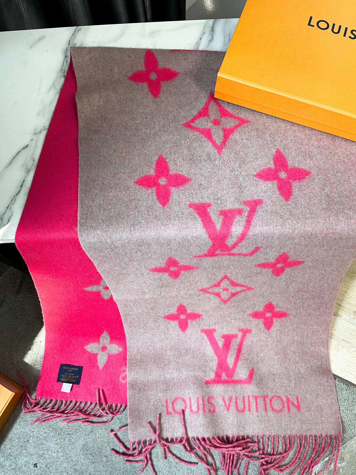 Khăn LV Cashmere Grey Fuchsia