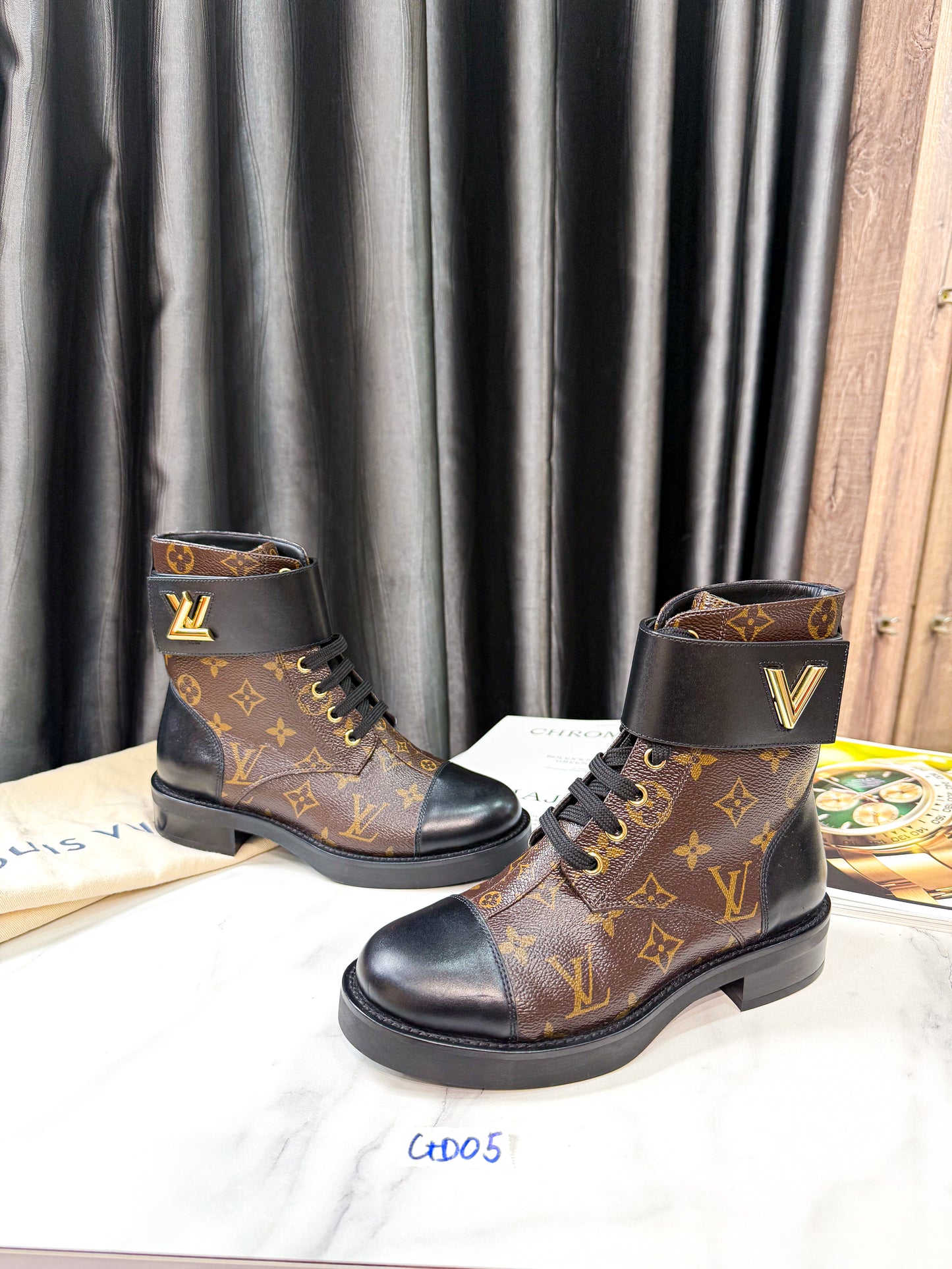 Boot LV Mono Phối Đen Size 34.5 USED