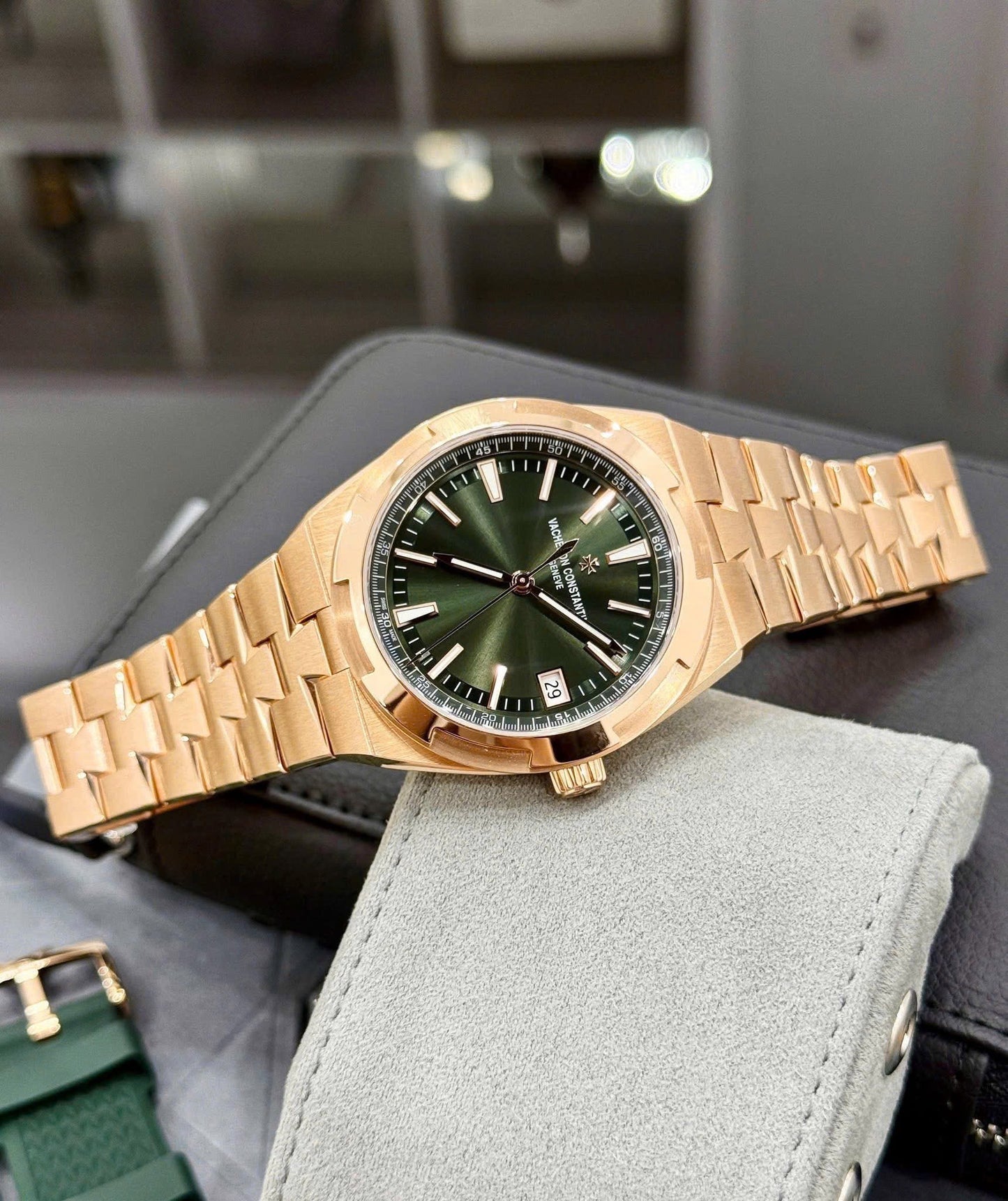 Đồng Hồ Vacheron Constantin Overseas 4520V/210R-B967 Green