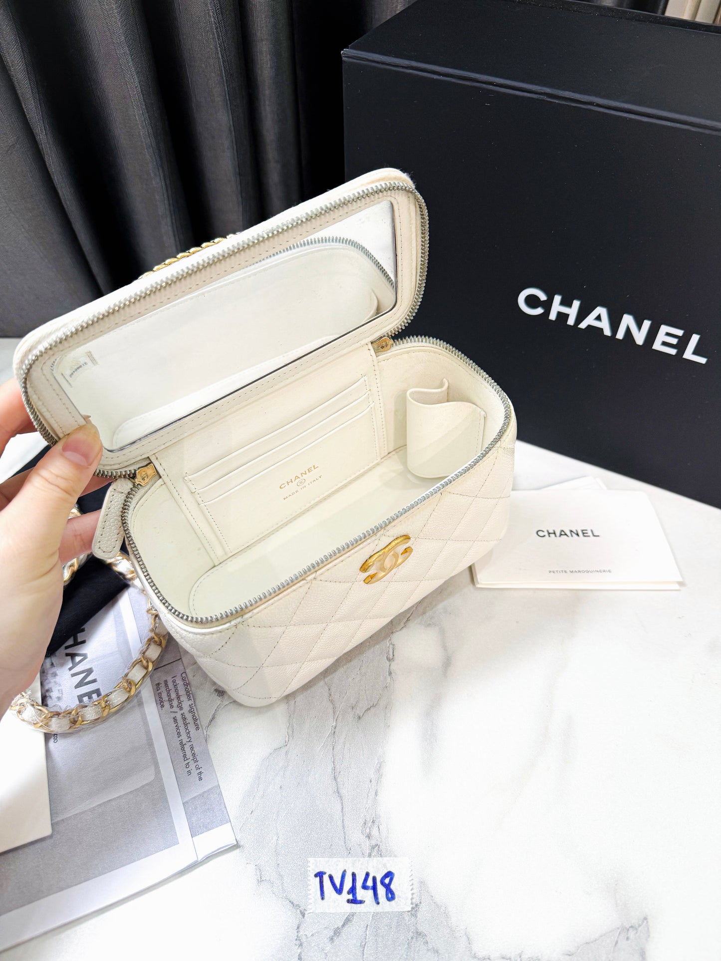 A A Chanel Vanity Caviar TV148
