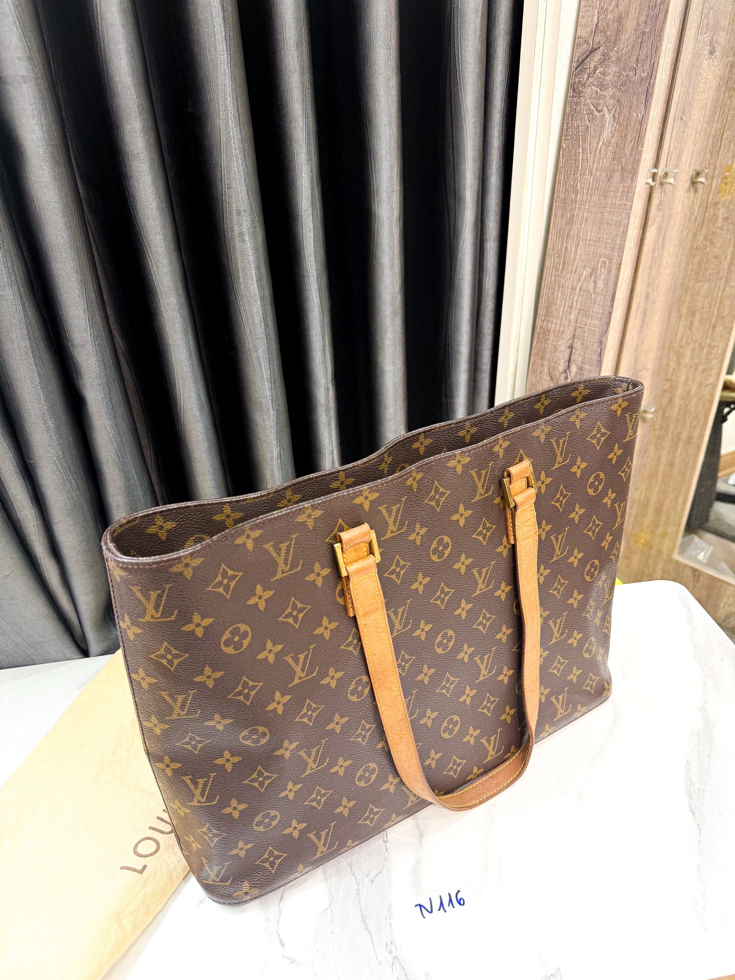 A A LV Tote Luco TV116