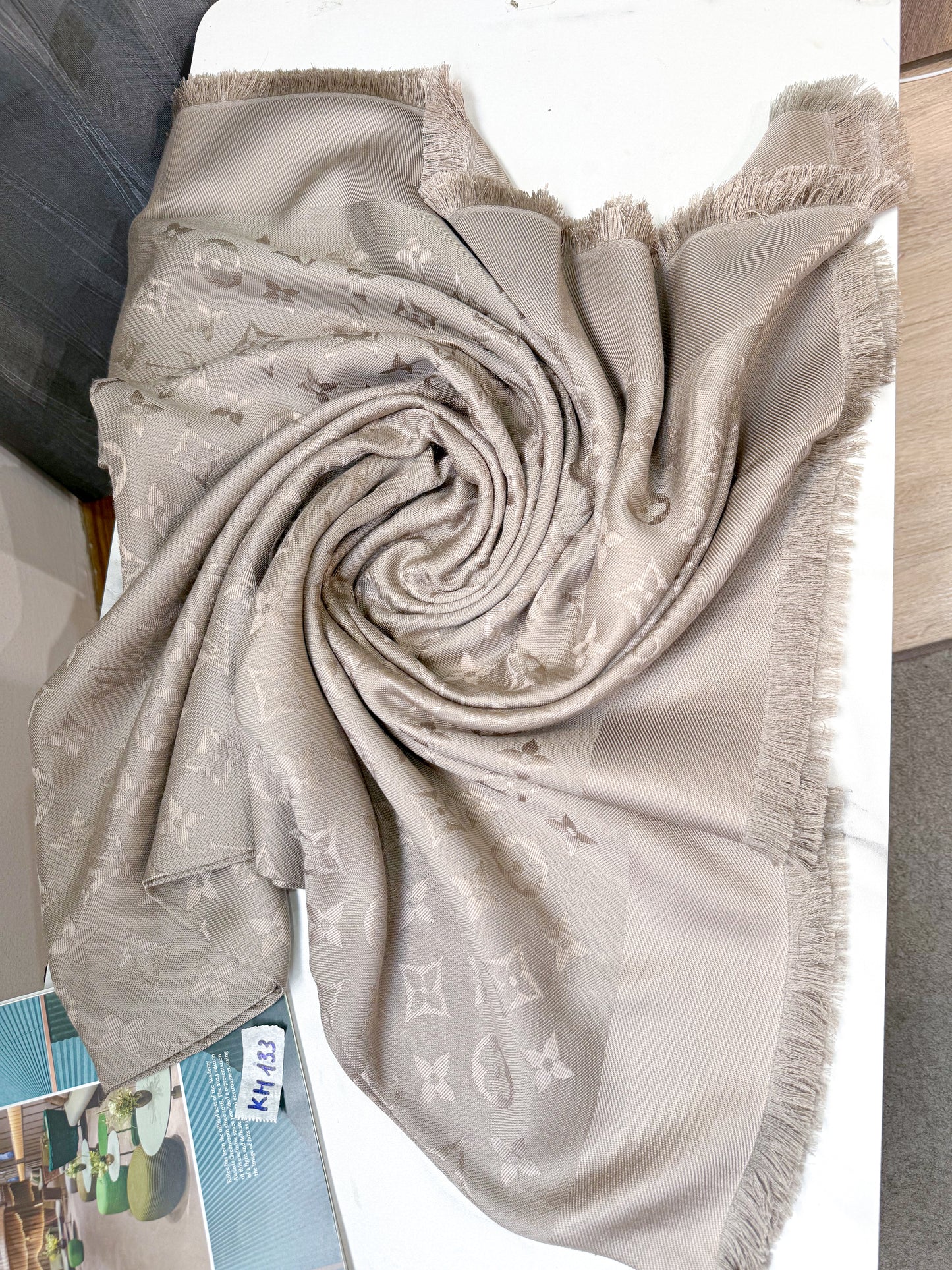 Khăn LV Begie Nâu KH133