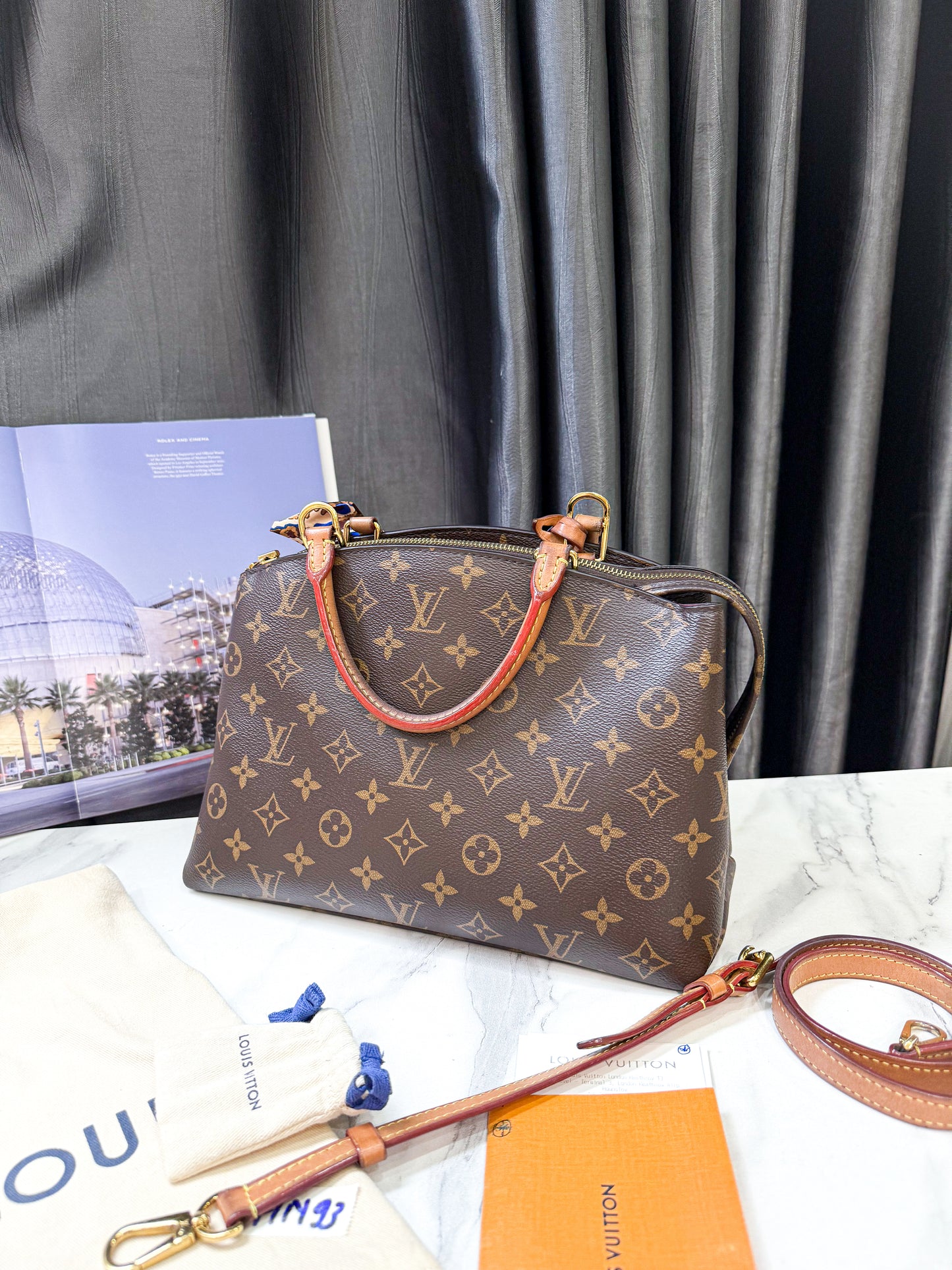 A A LV Petit Palais PM HN93