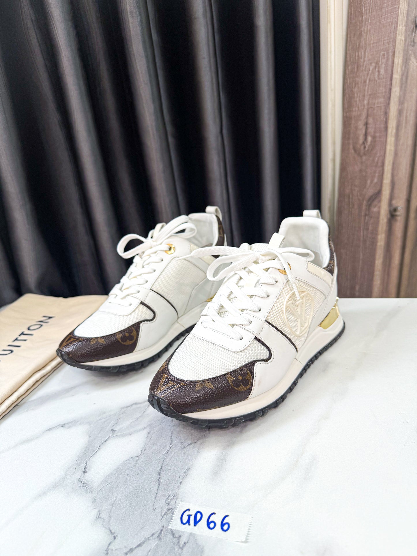 Giày LV Hot Trắng Size 37 GD66