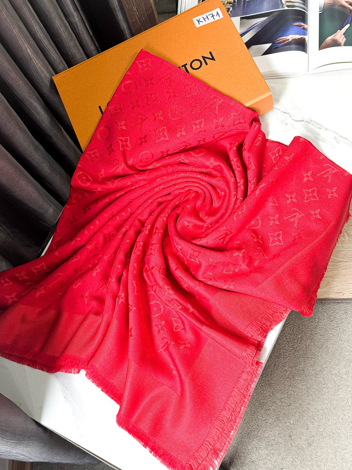 Khăn LV Đỏ KH71 5/12