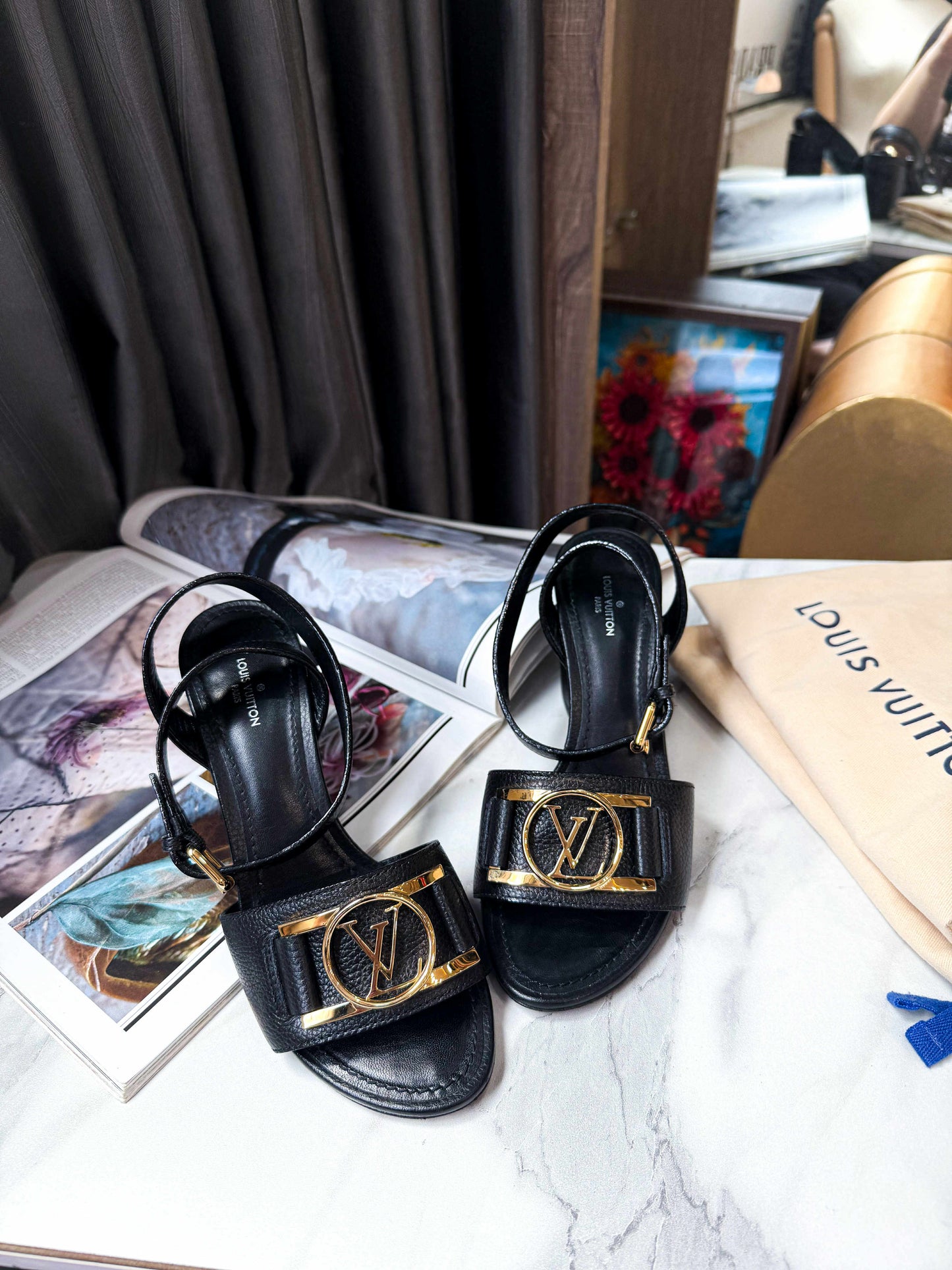 Sandal LV Da Bê Đen 35.5