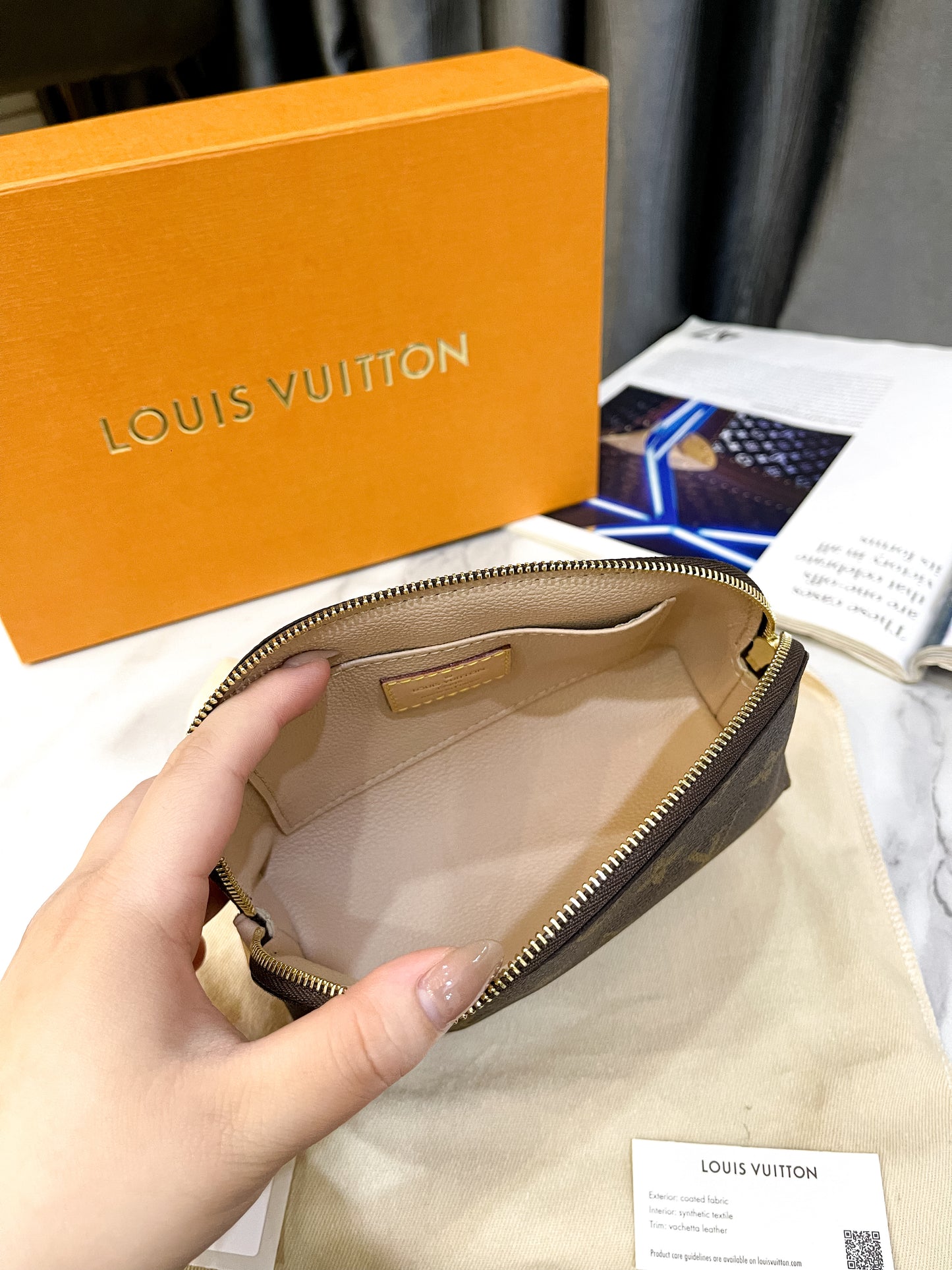 LV Pouch Hến