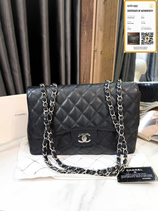 A A Chanel Classic Jumbo