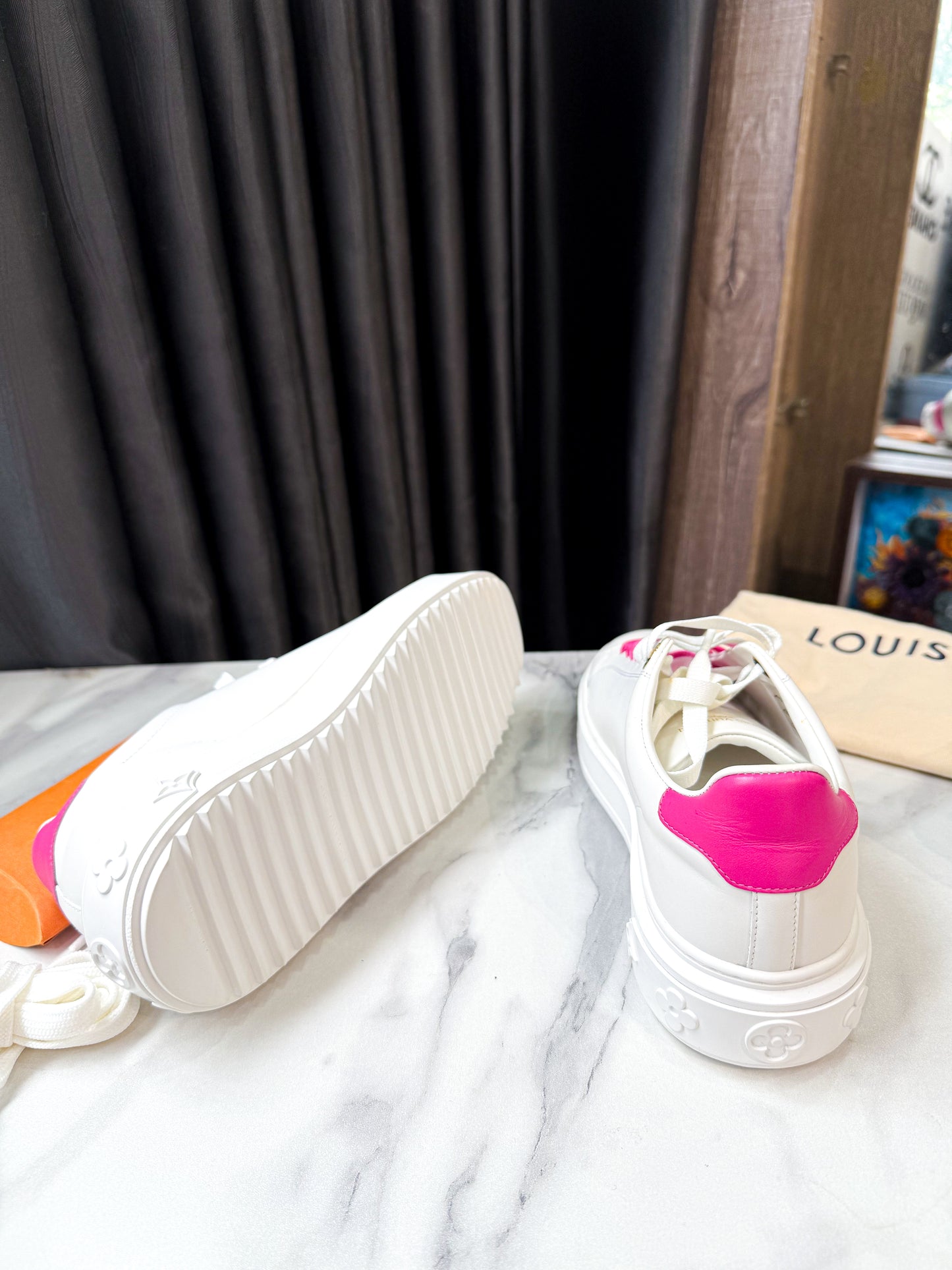 Giày LV Trắng Phối Hồng New Size 36