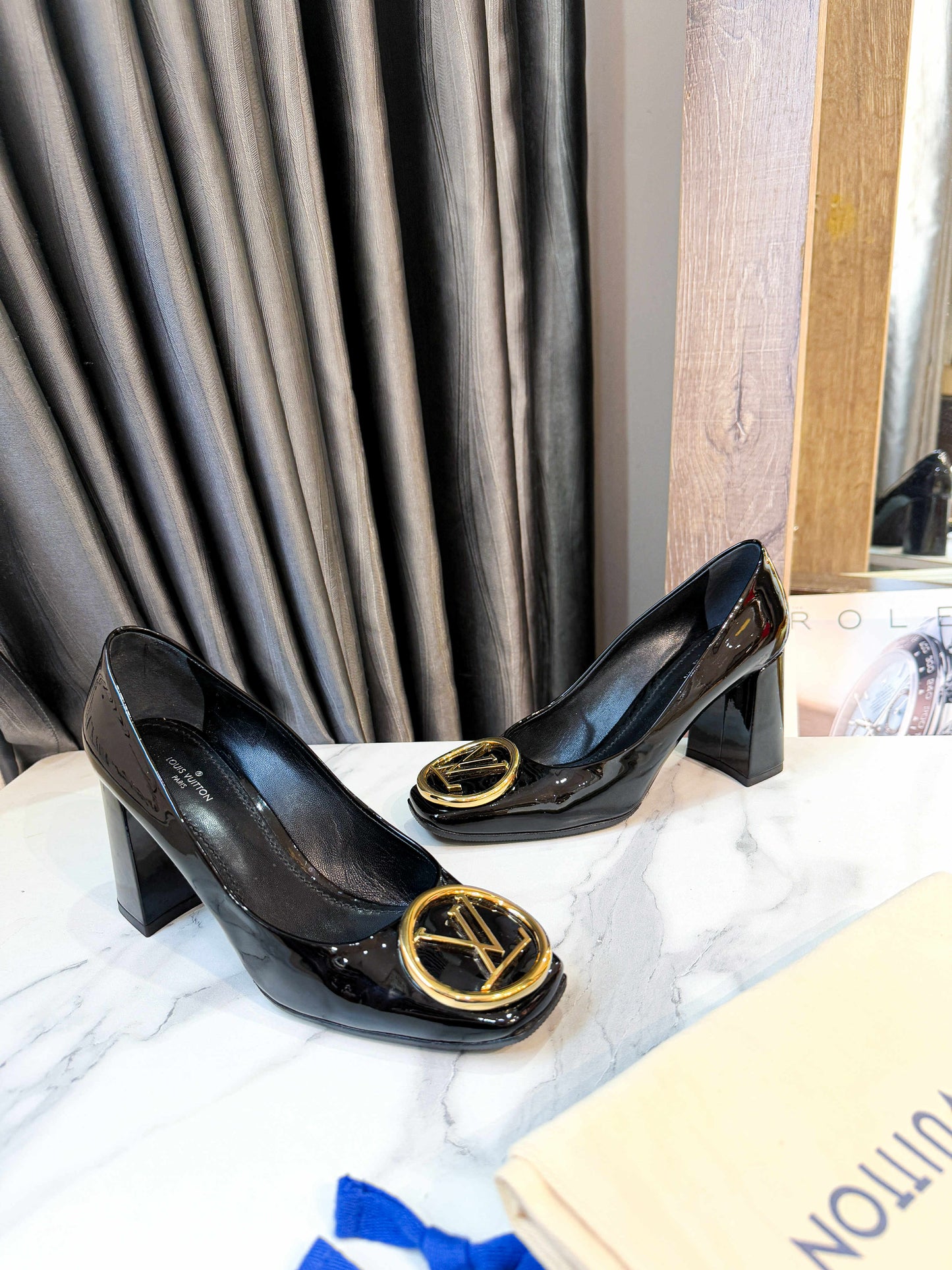 Giày LV Da Bóng Đen Size 38