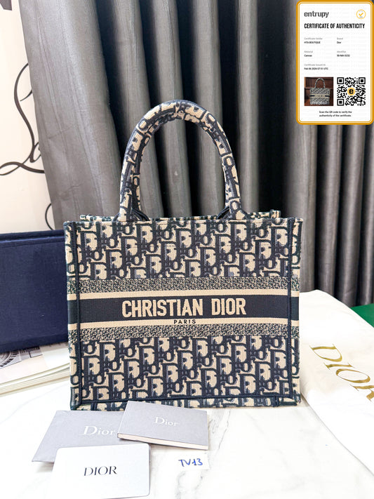 Dior Book Tote Size S