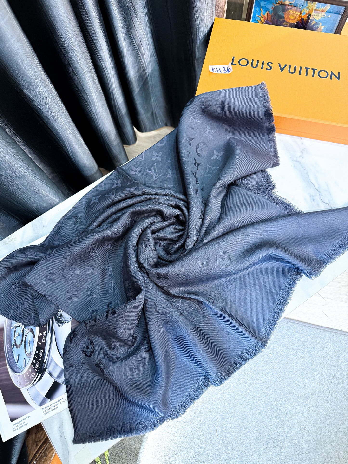 Khăn LV Grey KH36 13/11