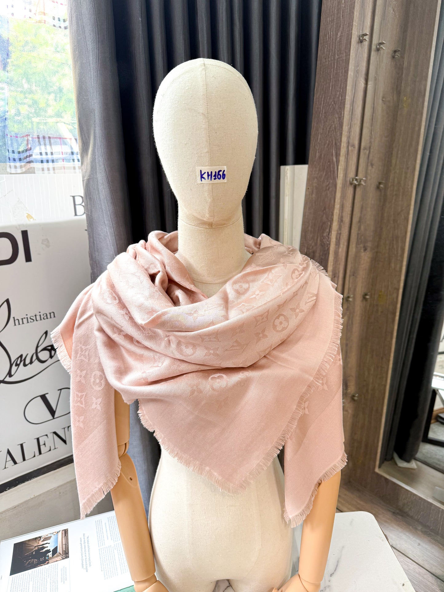 Khăn LV Tone Pink KH166