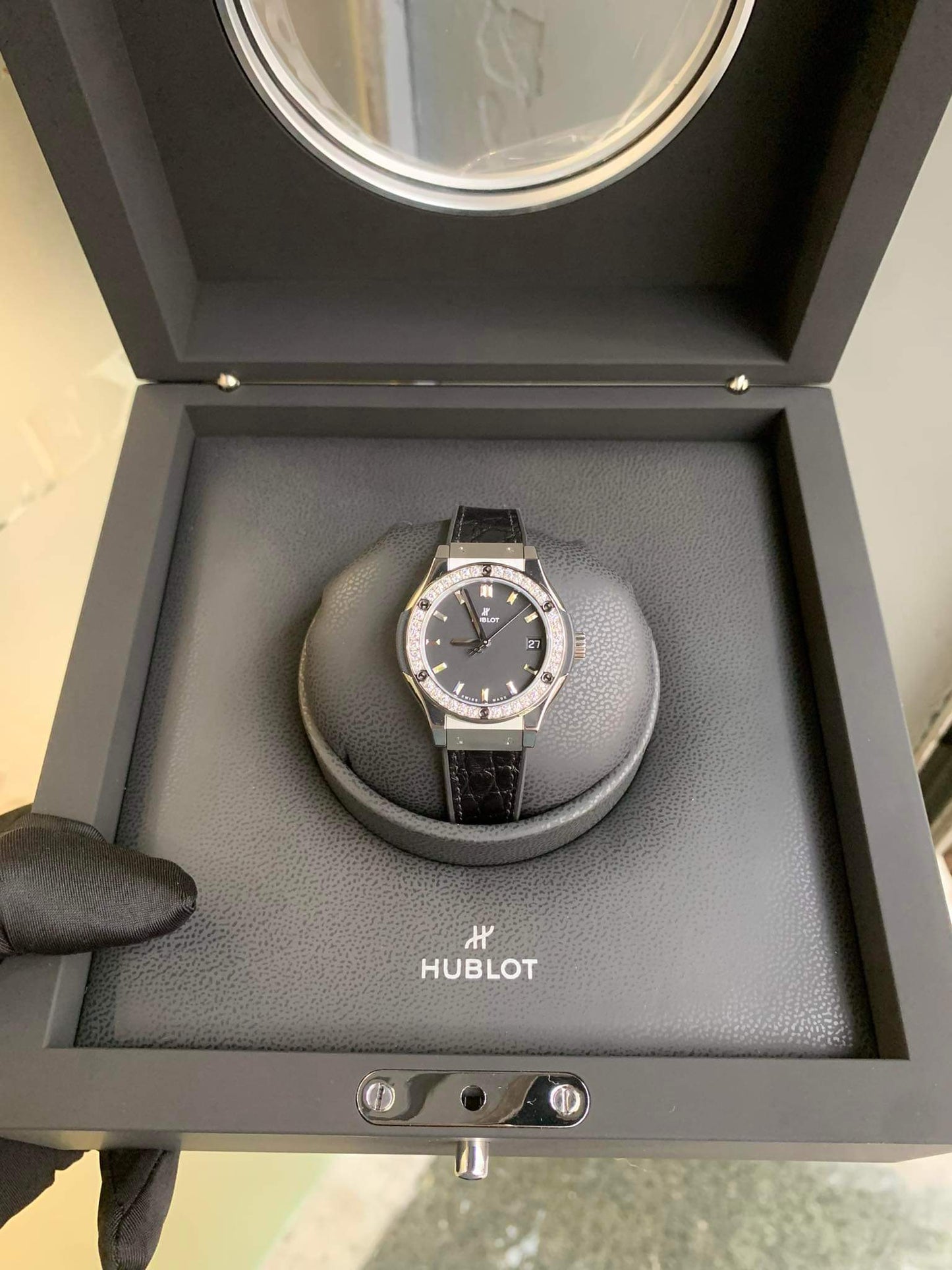 Đồng Hồ Hublot Classic Fusion size 33mm Kim Cương Zin