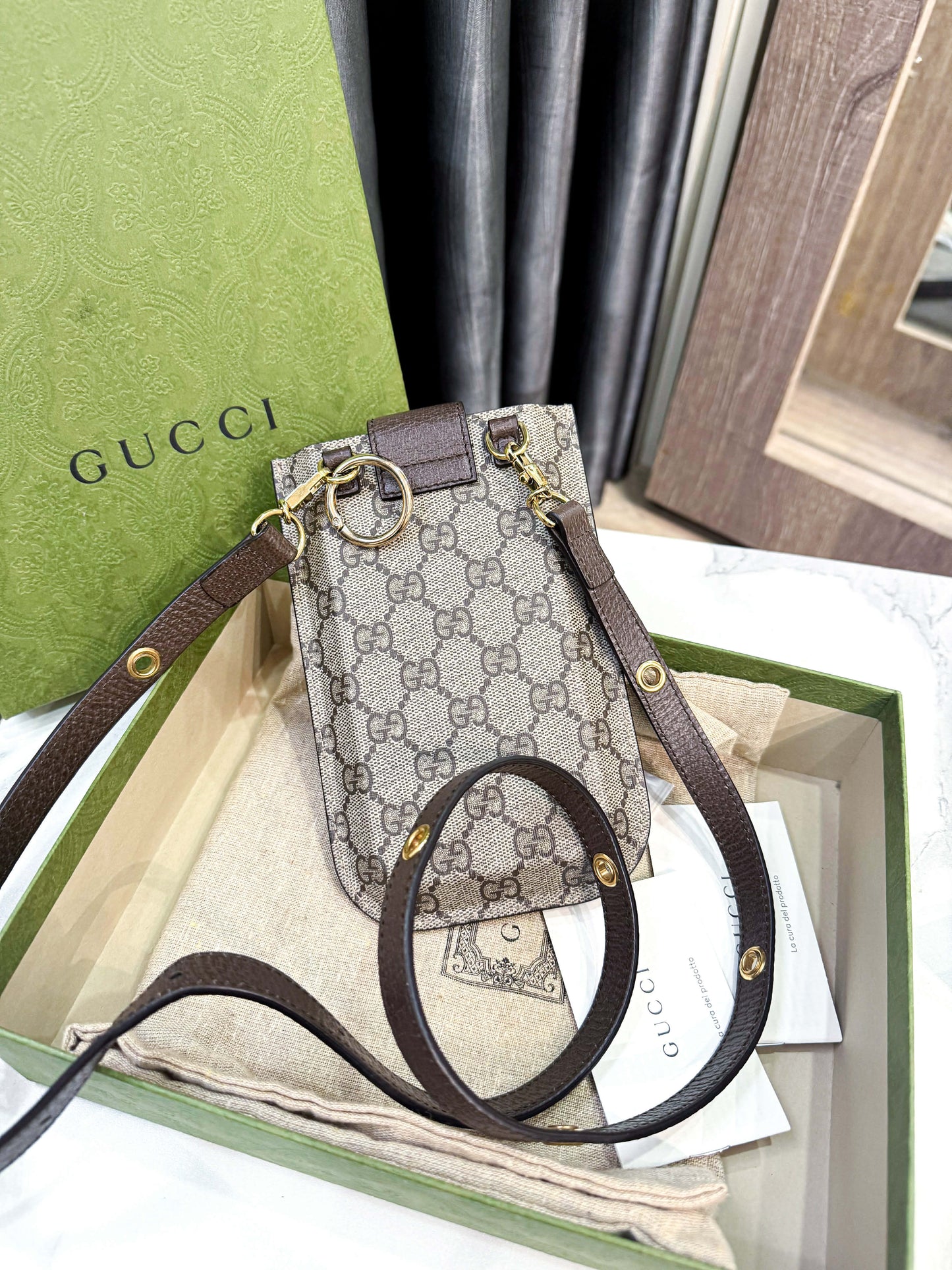 A A Phone Box Gucci Hổ