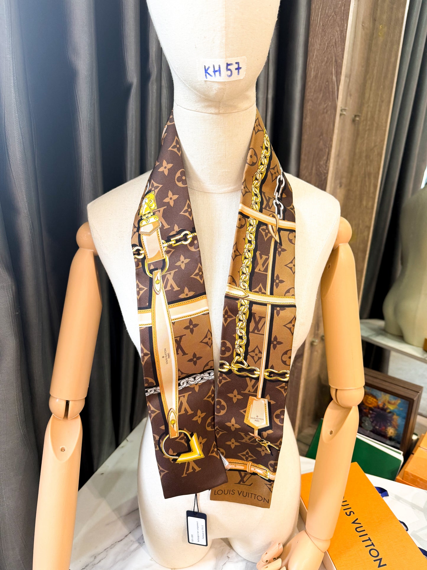 Khăn Twilly LV KH57 28/11