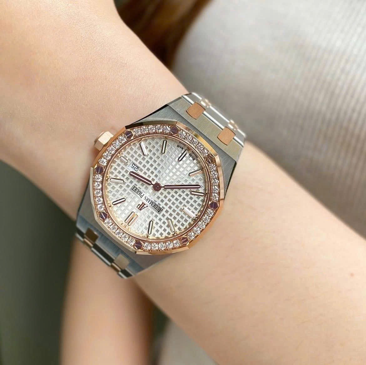 Đồng Hồ Audemars Piguet Royal Oak 67651SR White Dial size 33mm