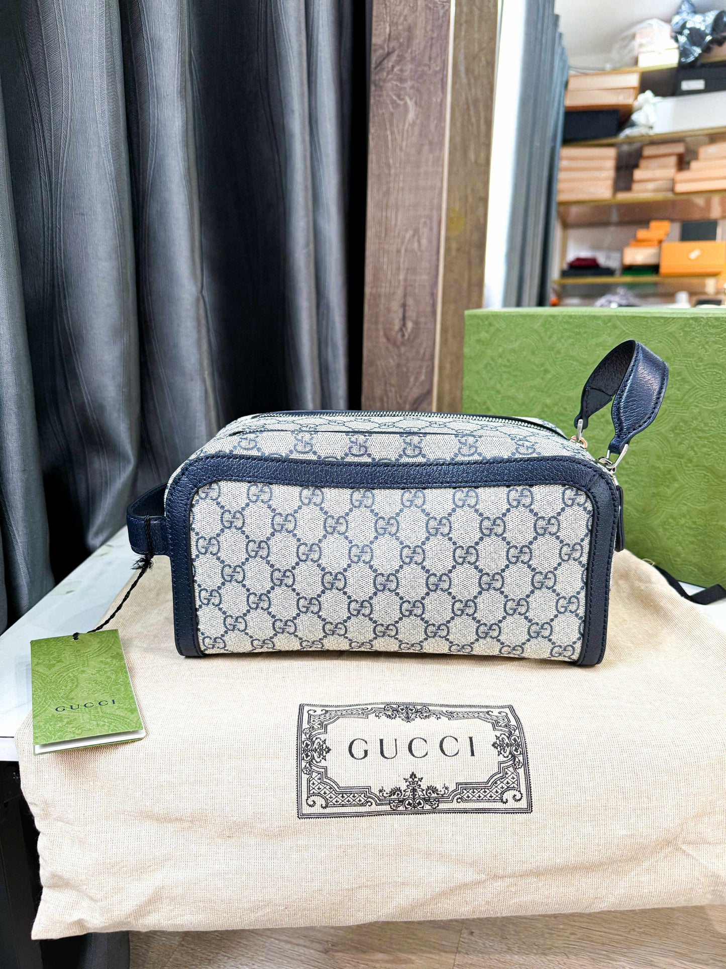 A Gucci Pouch Toiletry New