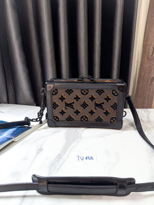 A A A LV Trunk TV150