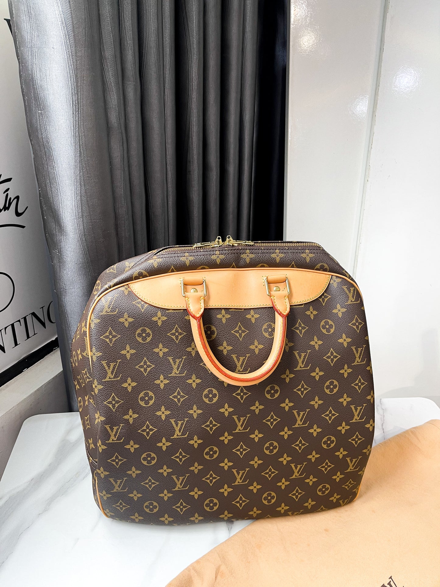 LV Boston Mono