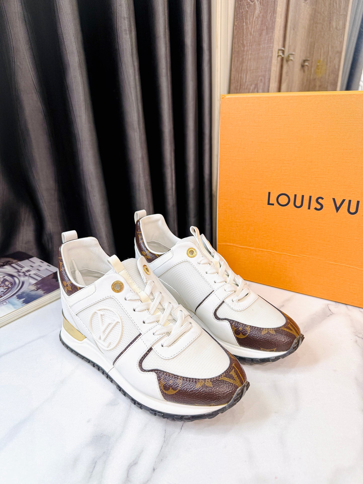 Giày LV Hot Hit Trắng Size 36 GD42