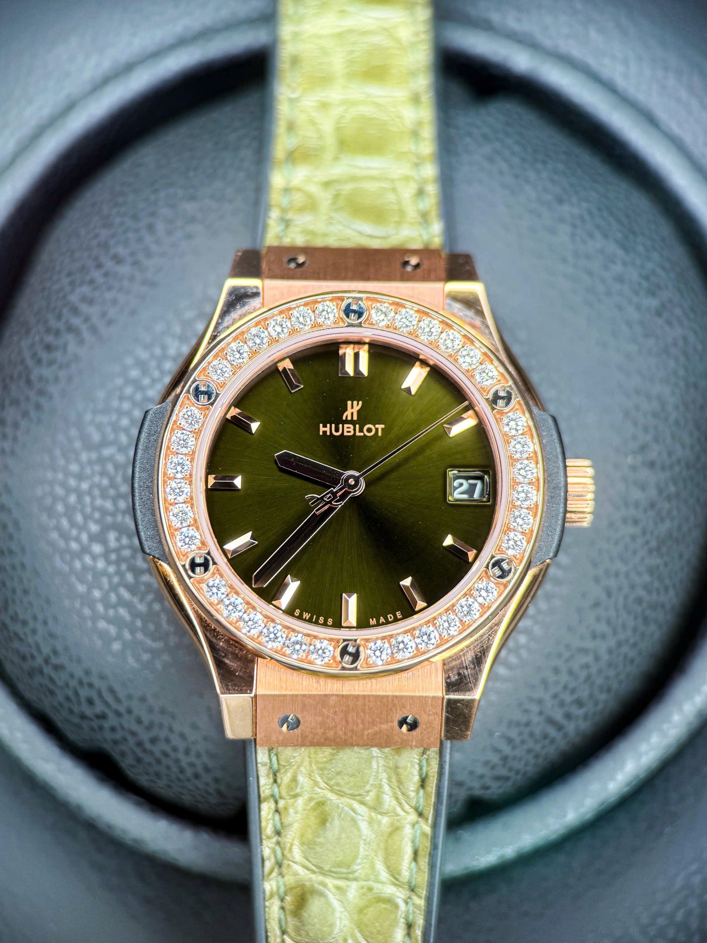 Đồng Hồ Hublot Classic Fusion King Gold 33mm Green Benzel Diamonds