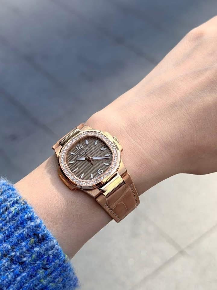 Đồng Hồ Patek Philippe Nautilus 7010R Champagne