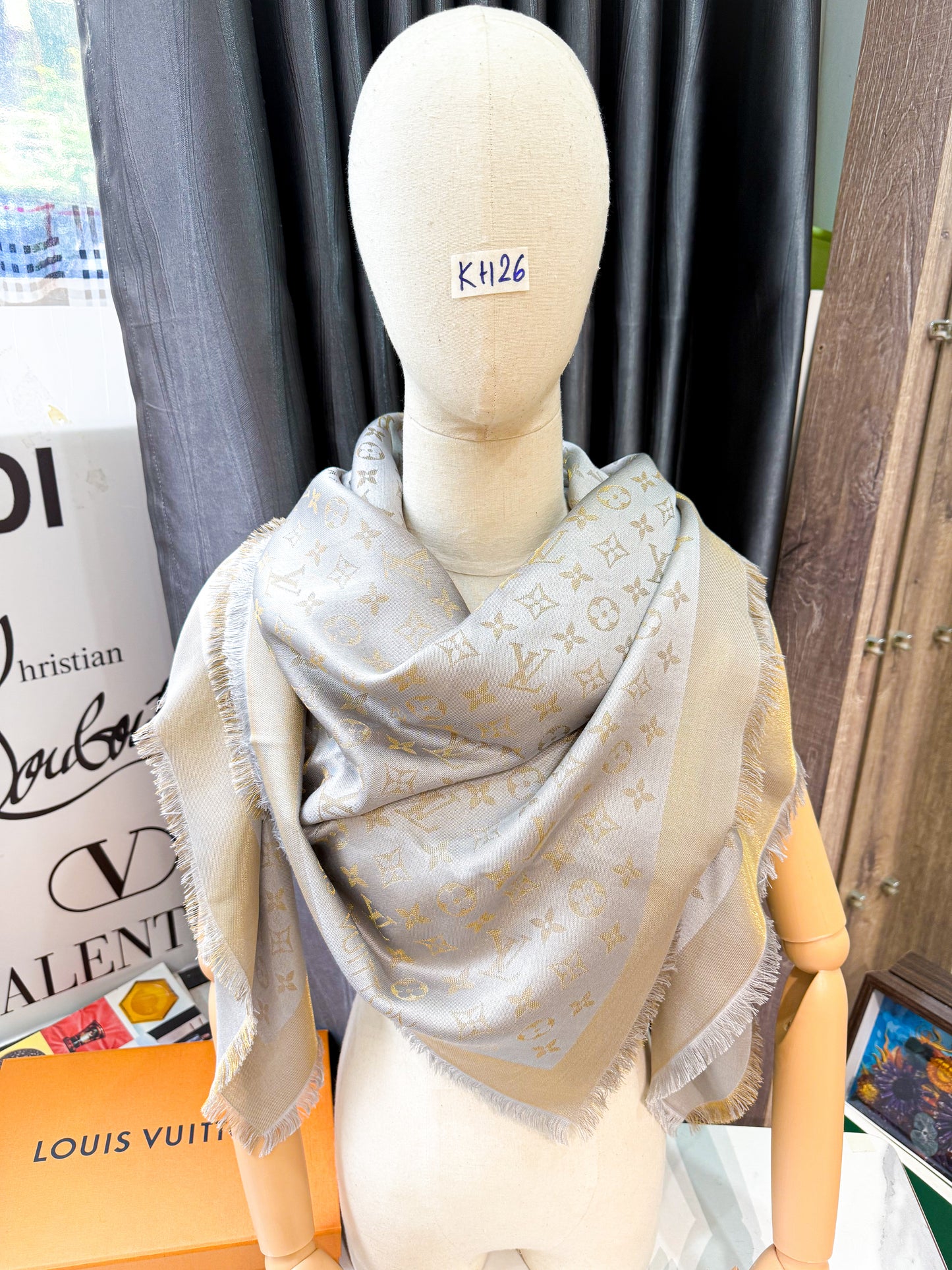Khăn LV Ánh Kim Ghi Vàng KH26 6/11
