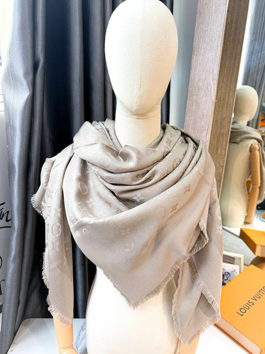 Khăn LV Begie Ghi 3/7