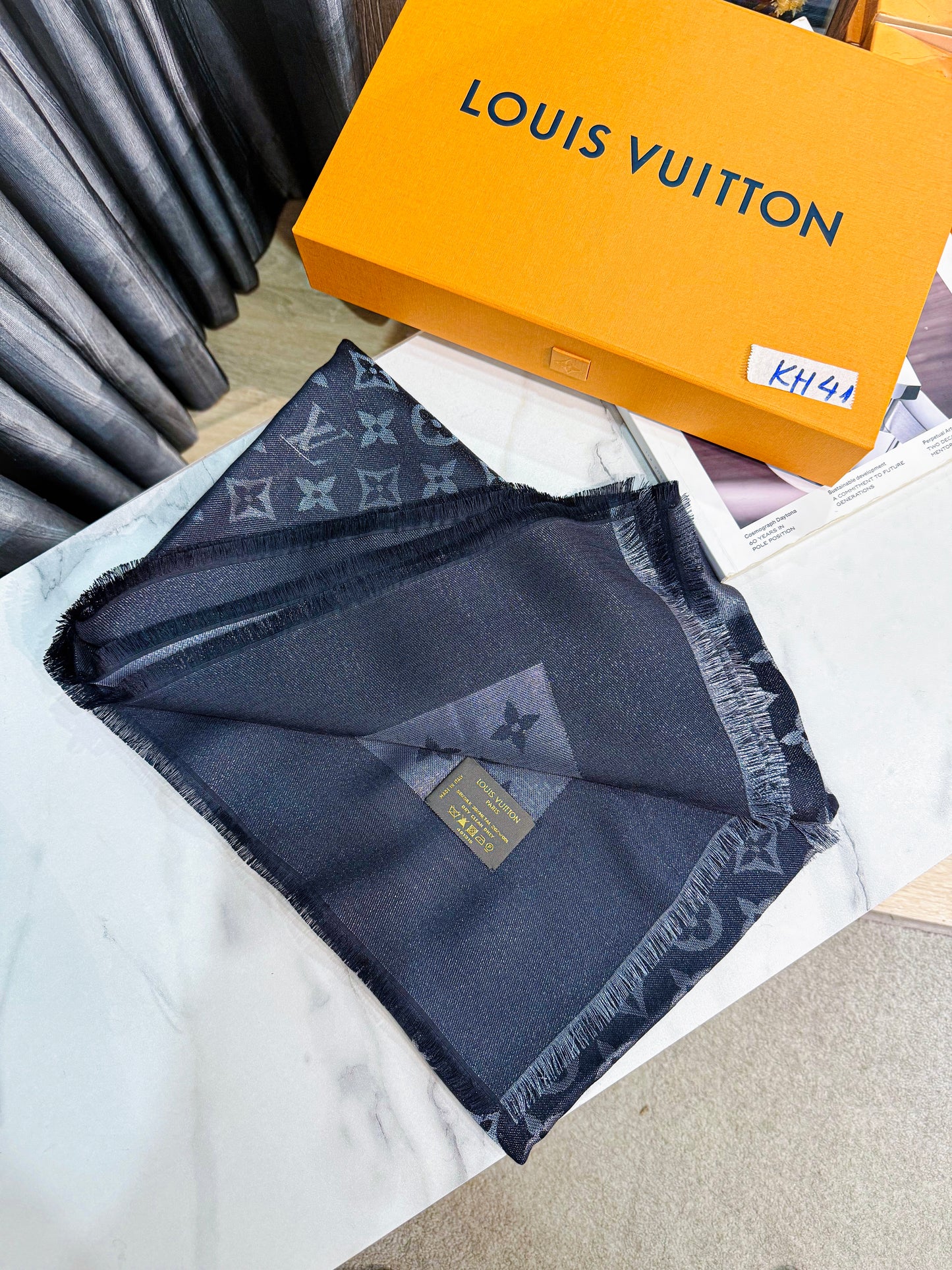 Khăn LV Ánh Kim Đen KH41 16/11