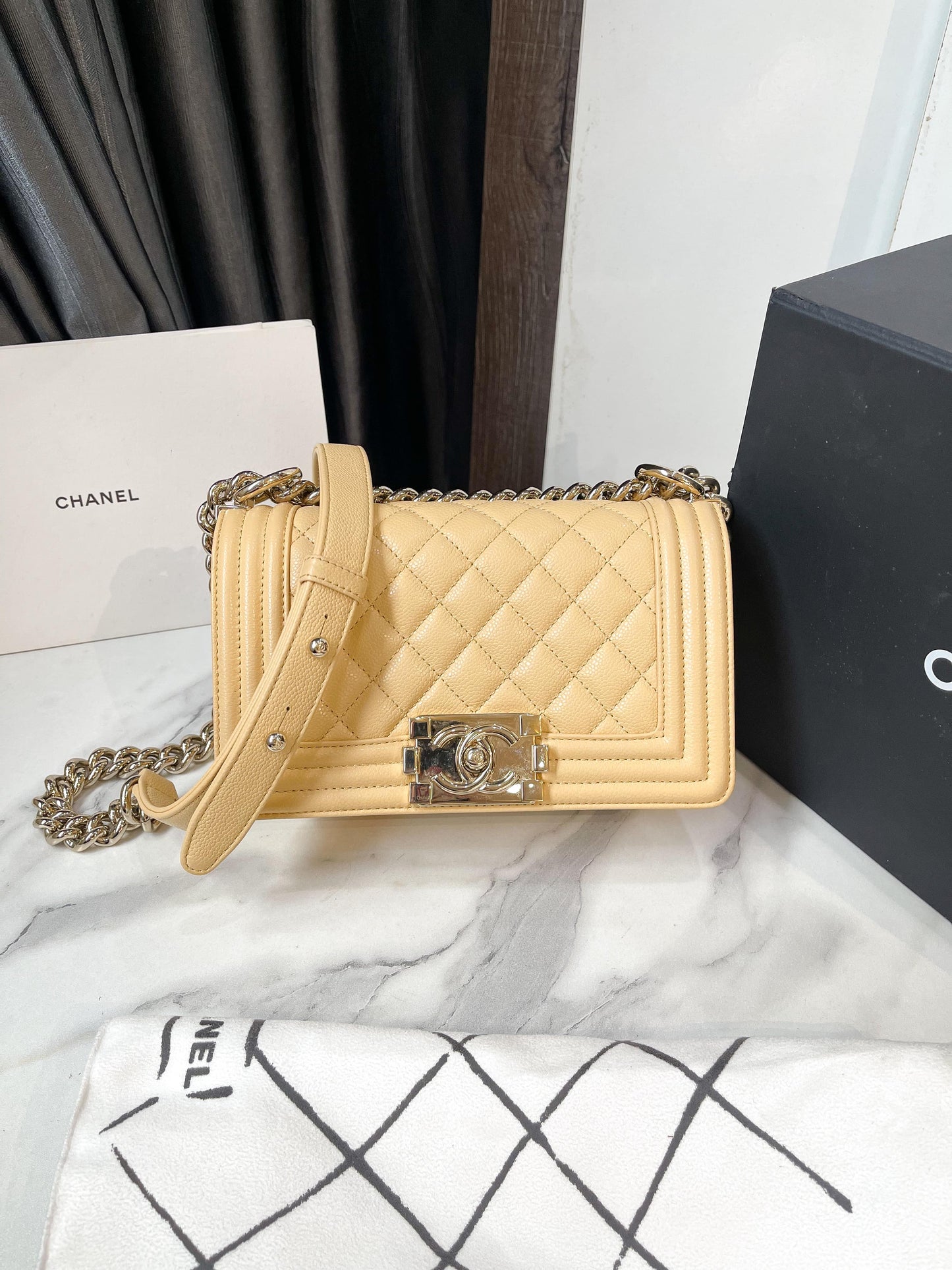 Chanel Boy Caviar Size Small