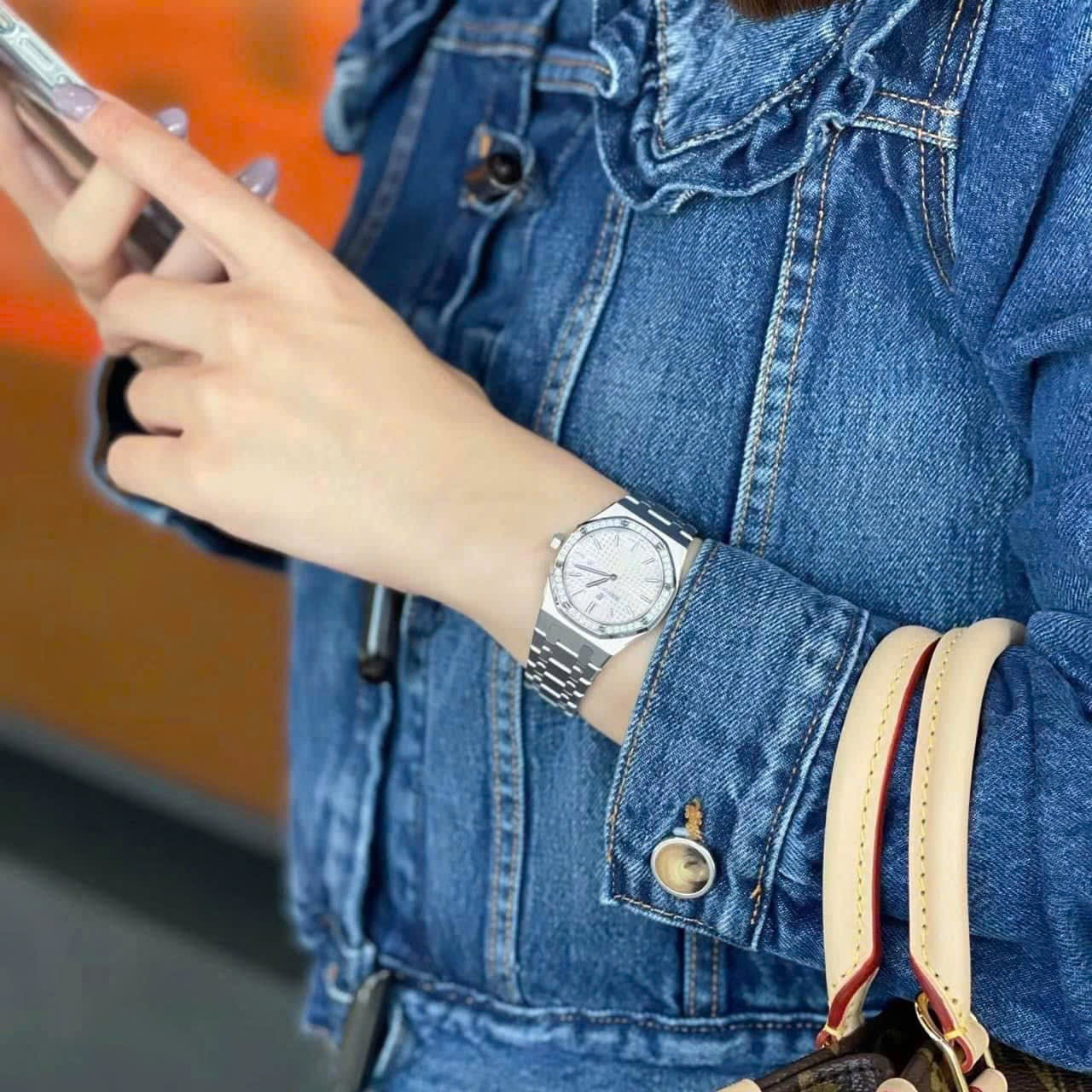 Đồng Hồ Audemars Piguet Royal Oak 67651ST White Dial size 33mm