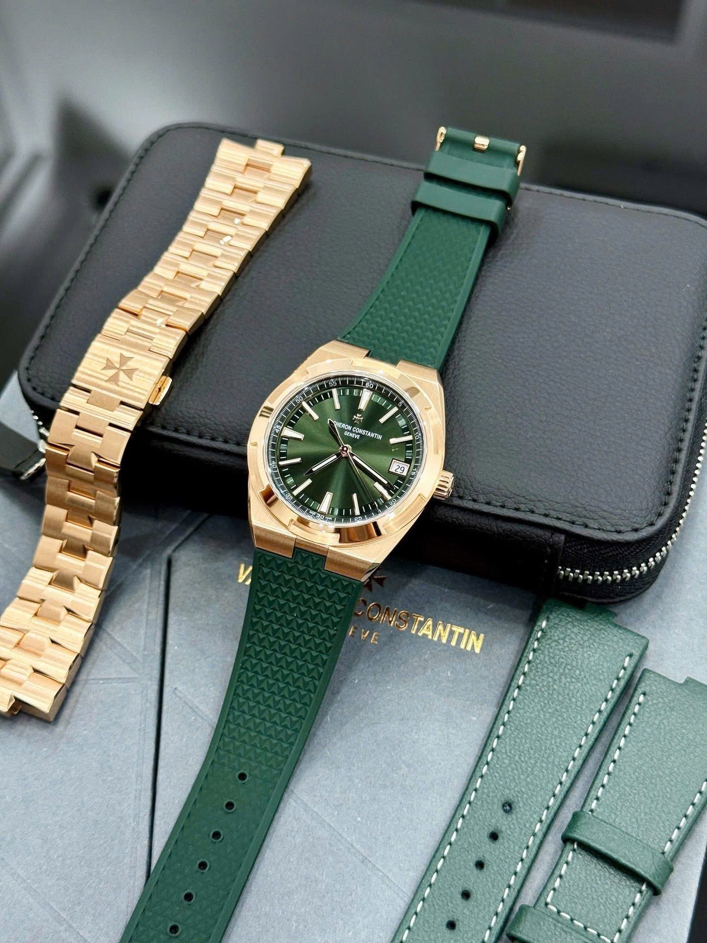 Đồng Hồ Vacheron Constantin Overseas 4520V/210R-B967 Green