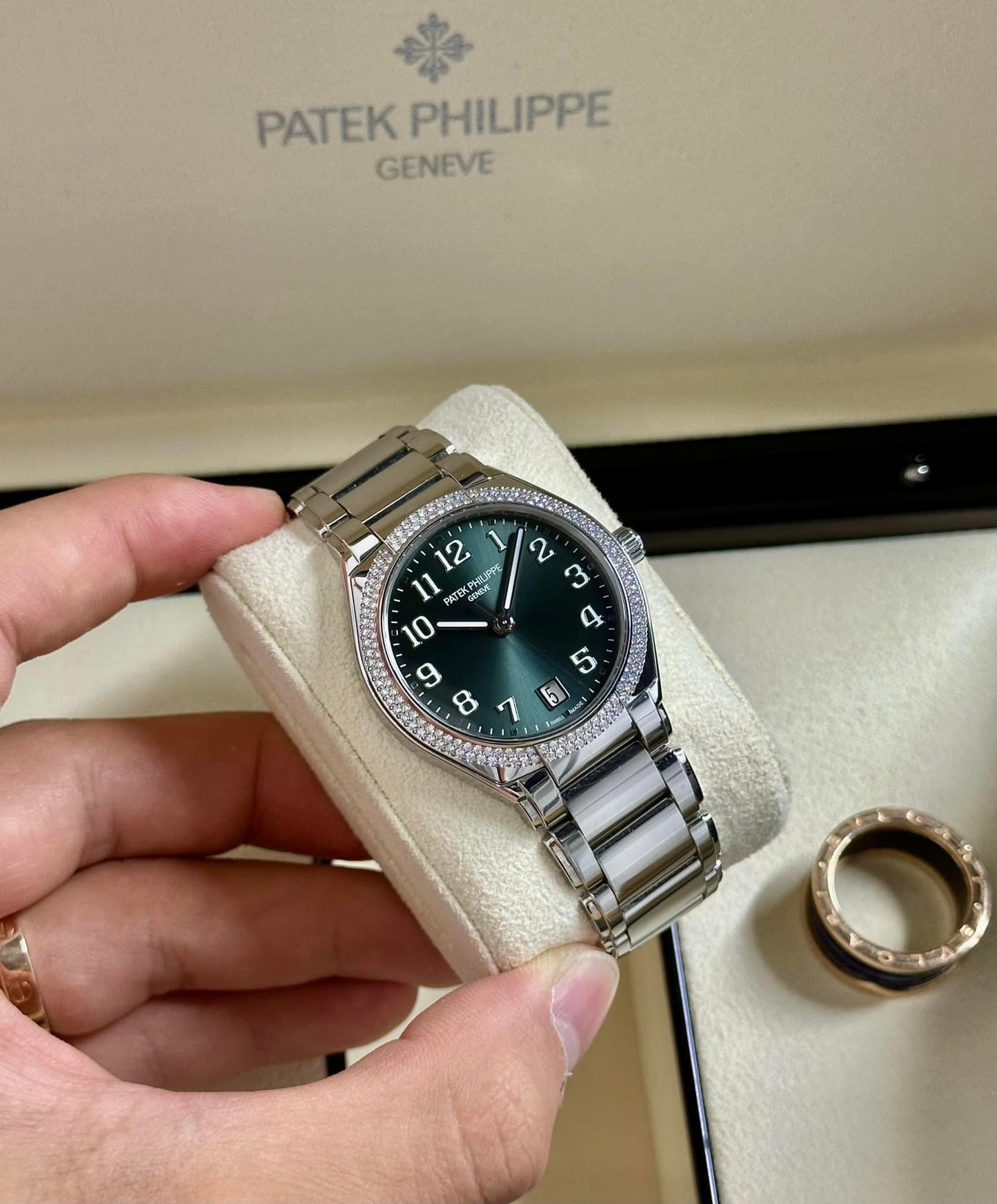 Đồng Hồ Patek Philippe Twenty~4 7300/1200A Olive Green