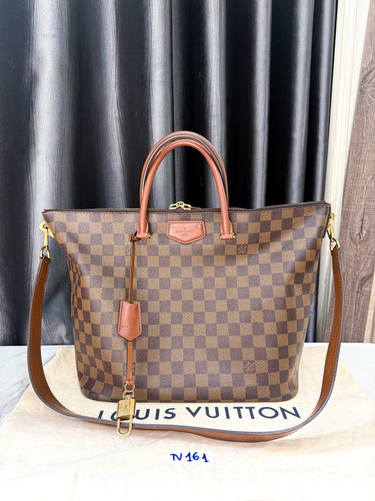 A A LV Belmont TV161