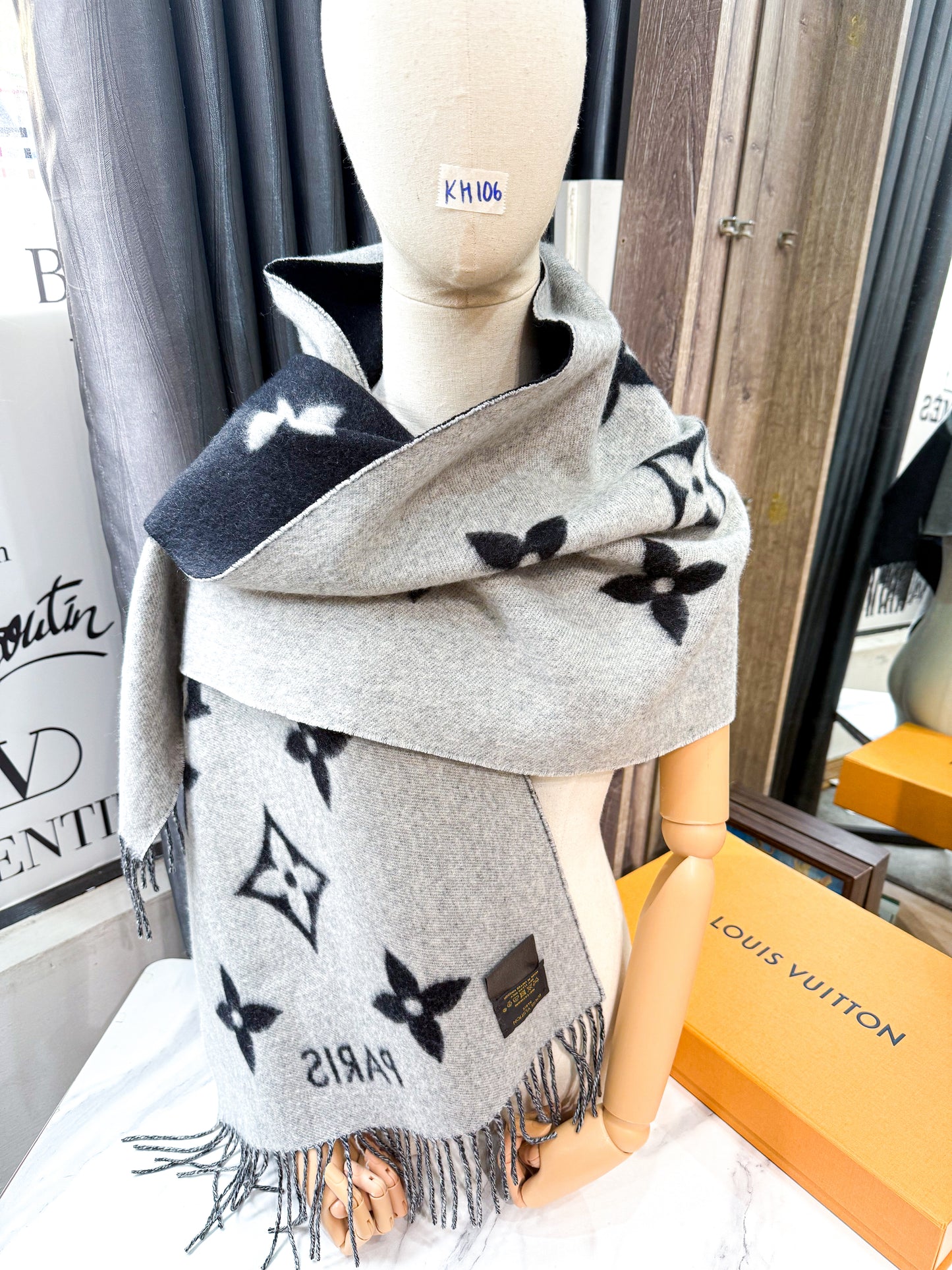 Khăn LV Cashmere Đen Ghi KH106