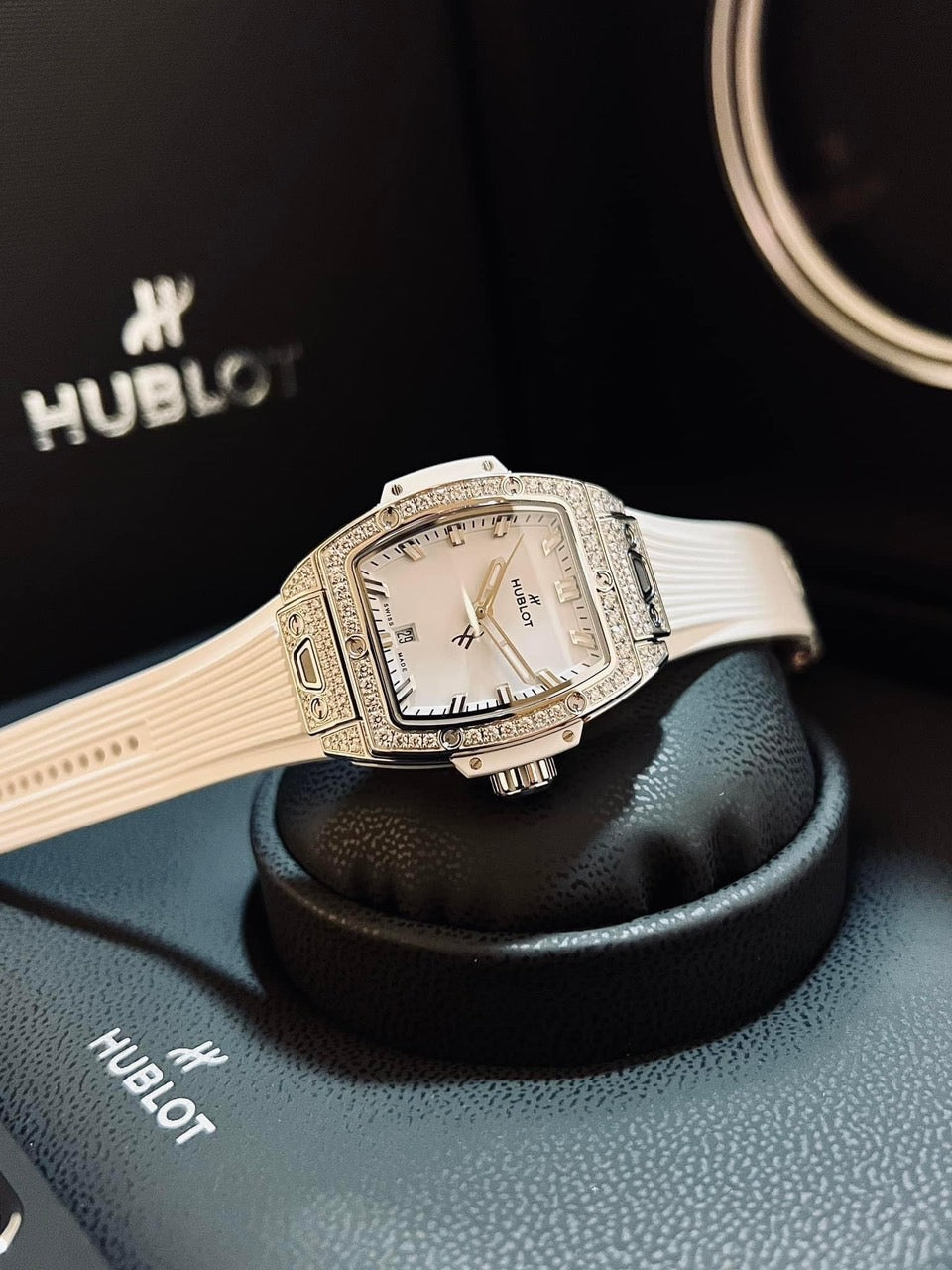 Đồng Hồ Hublot Spirit Pave White 32mm