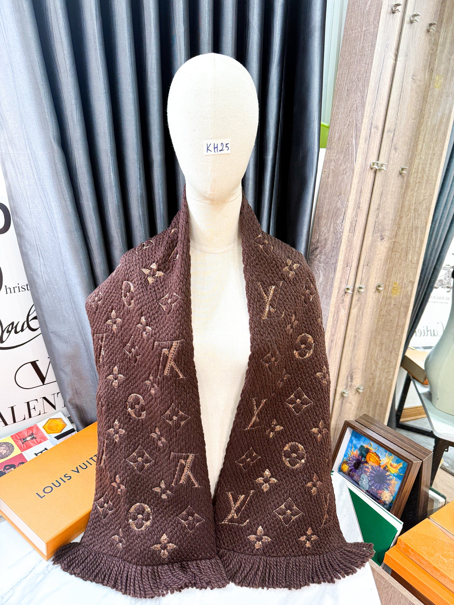 Khăn Len LV Nâu Ánh Kim