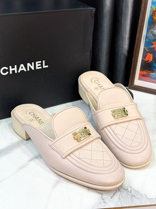 Sục Chanel Begie Size 38