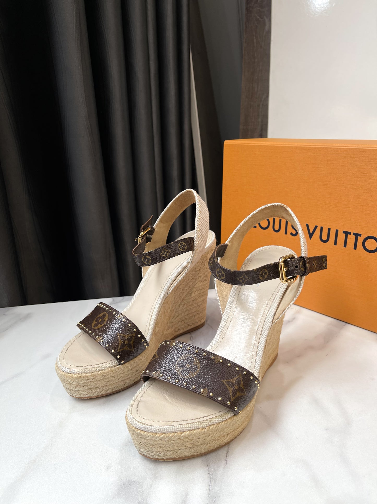 Xuồng LV Size 36.5