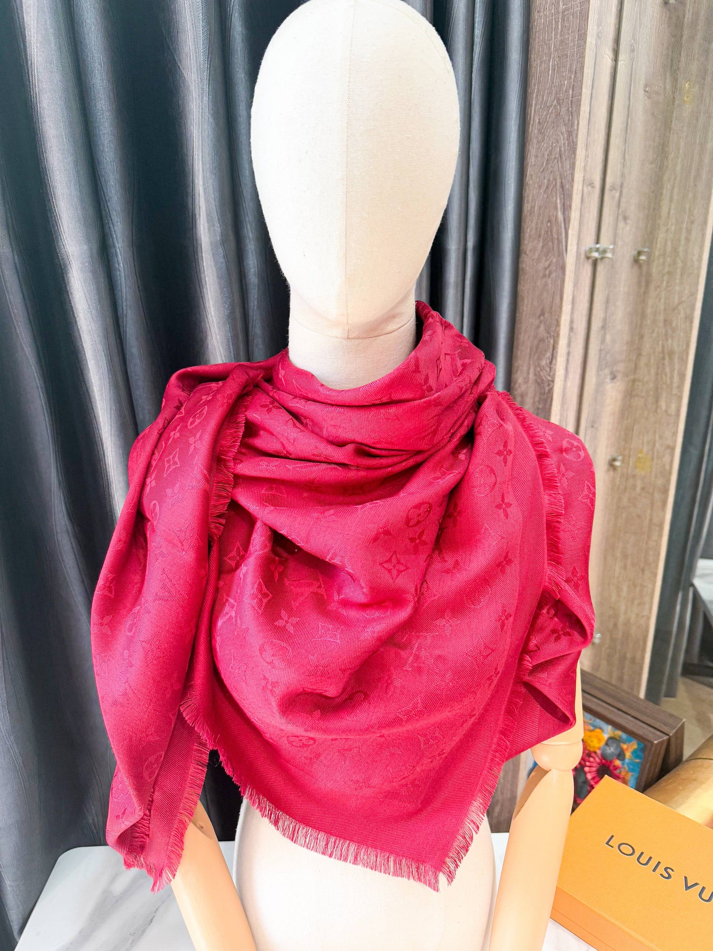 Khăn LV Đỏ 12/5
