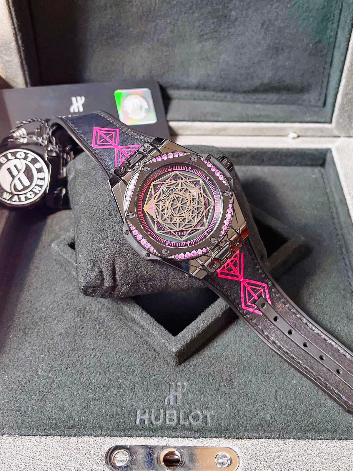 Đồng Hồ Hublot Sang Bleu 39mm Black Pink Limited 100pcs