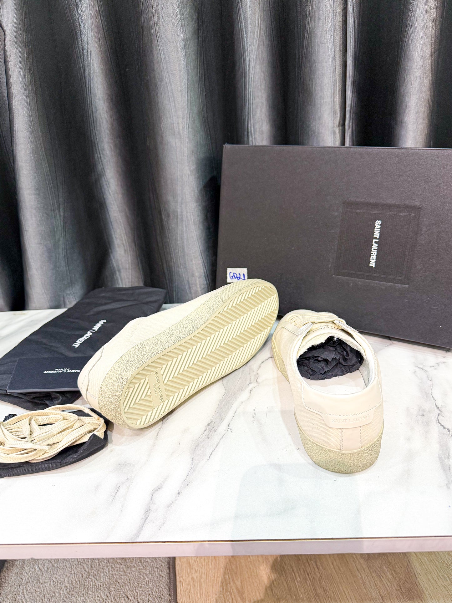 Giày YSL Trẳng Bẩn Size 35.5 New
