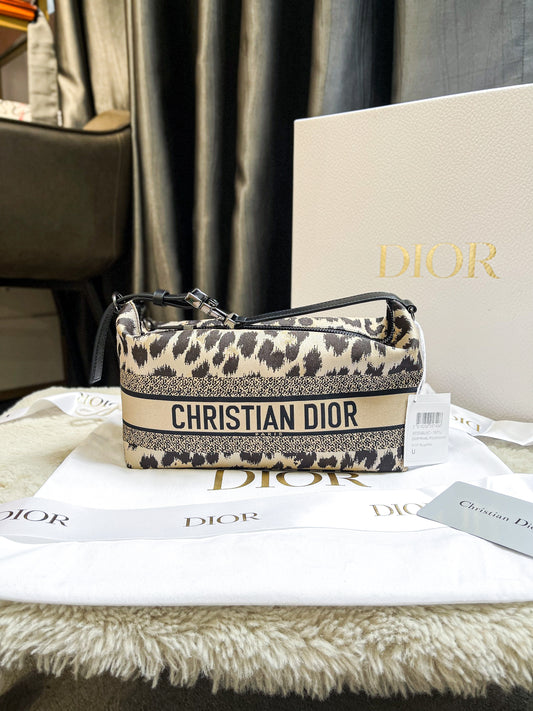 Dior Pouch Hoạ Tiết Da Báo