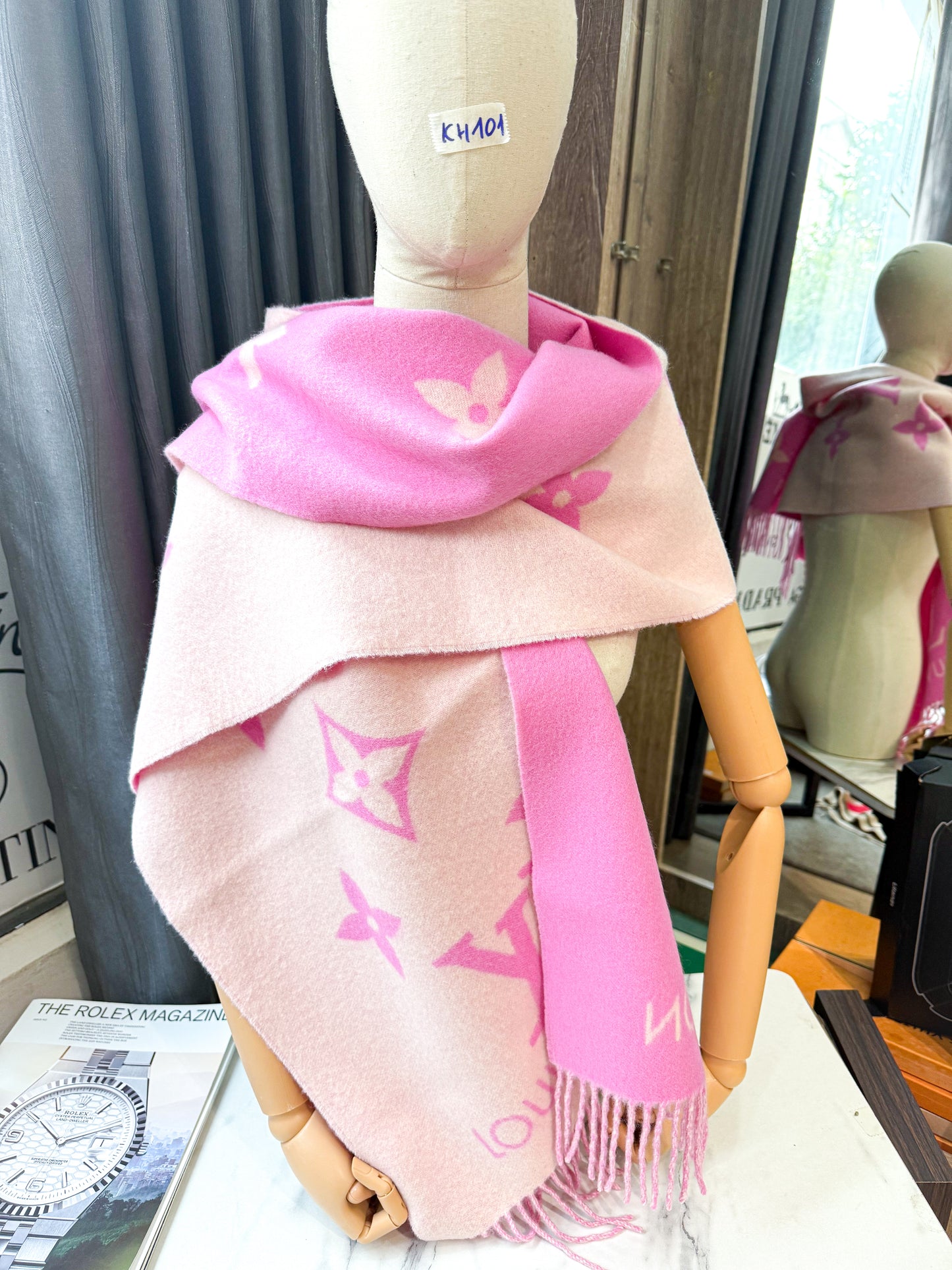 Khăn LV Cashmere Hồng KH101 8/1