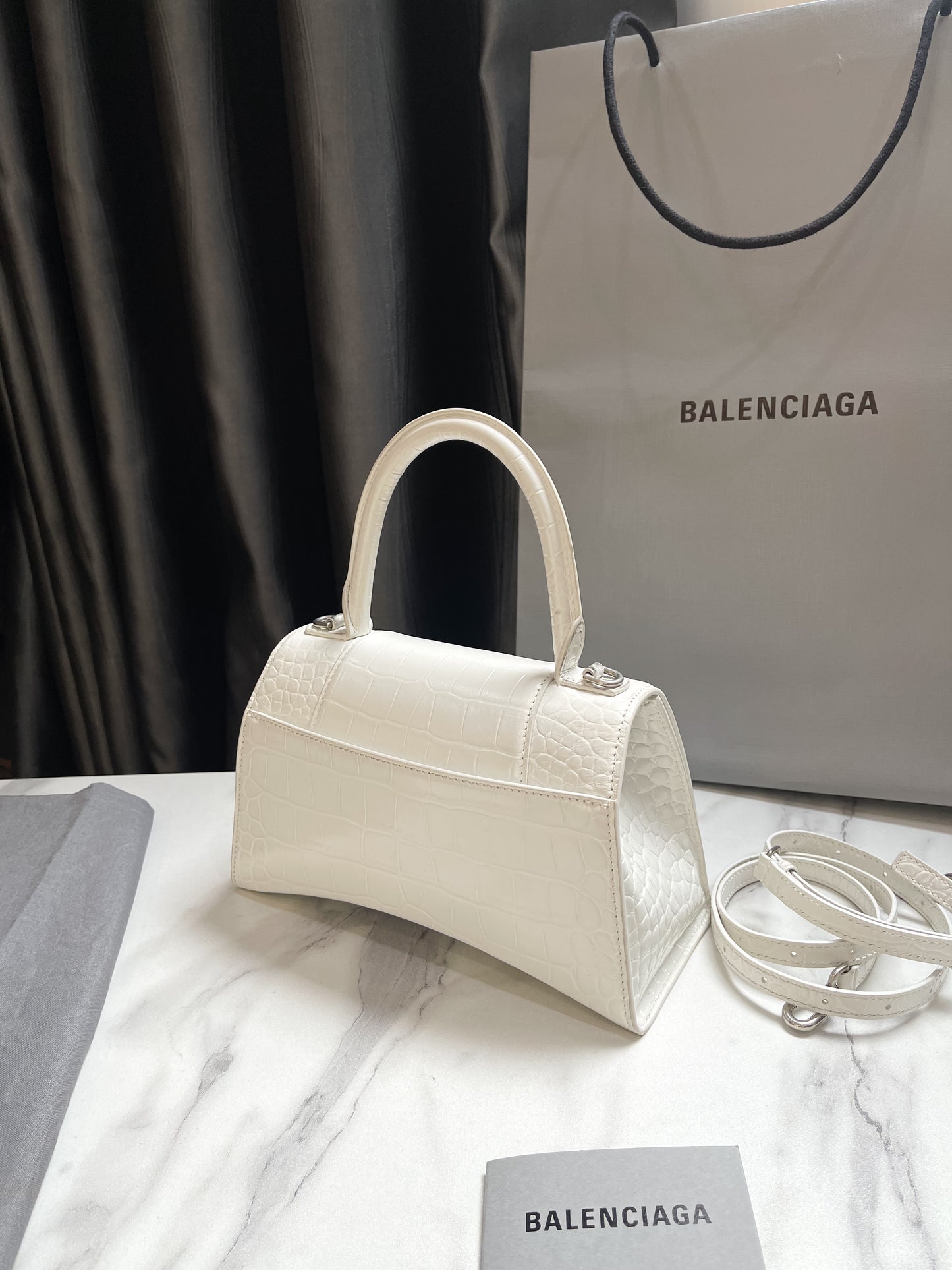 Balenciaga Trắng